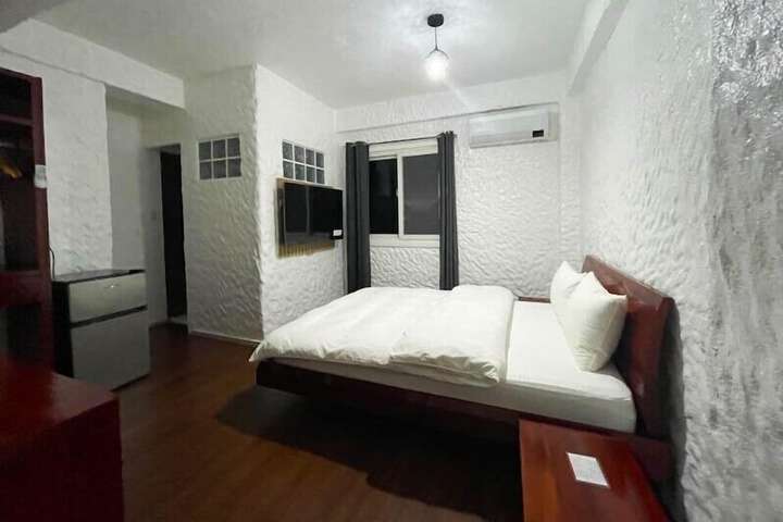 Room 9 of 80