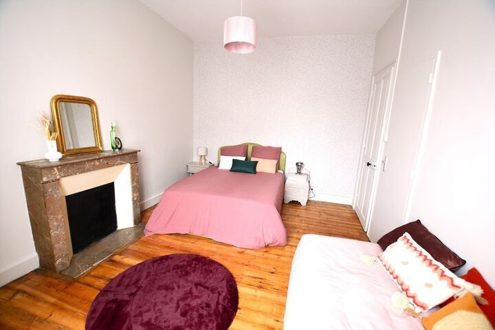 Room 6 of 16