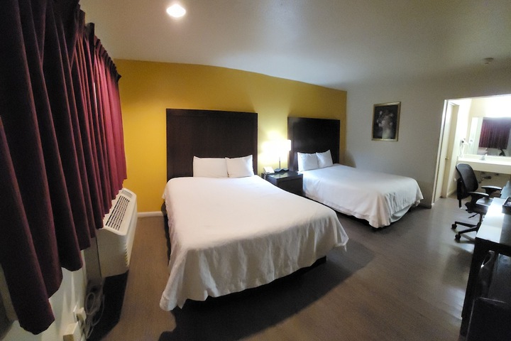 2 Queen Beds (3 of 9)