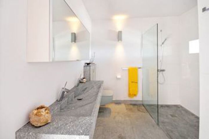 Room 8 of 39