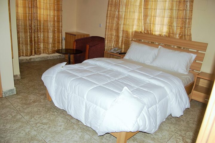 Room 4 of 26