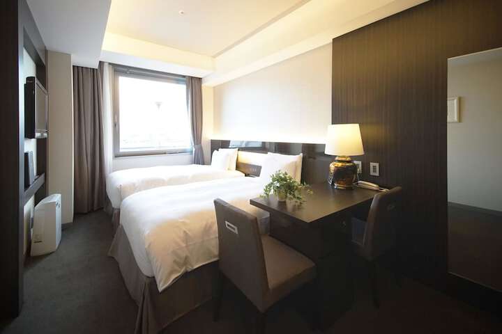 Room 5 of 68