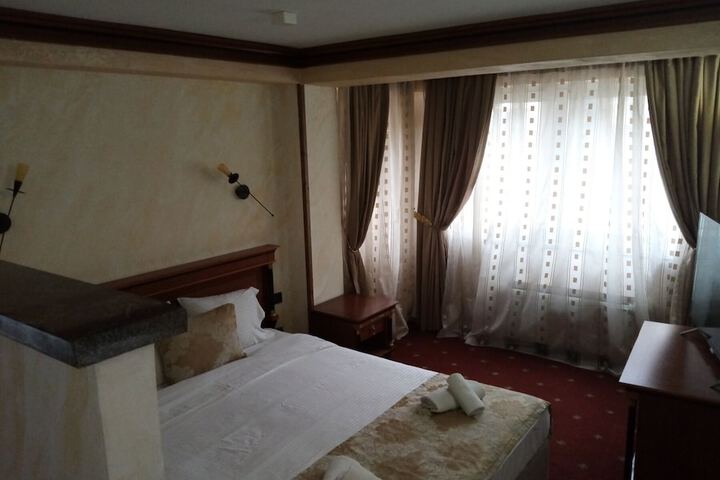 Room 7 of 14