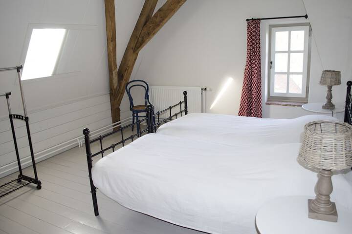Room 4 of 45