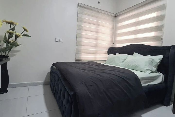 Room 4 of 25
