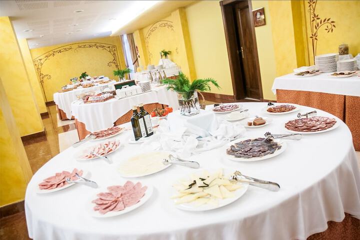 Breakfast buffet