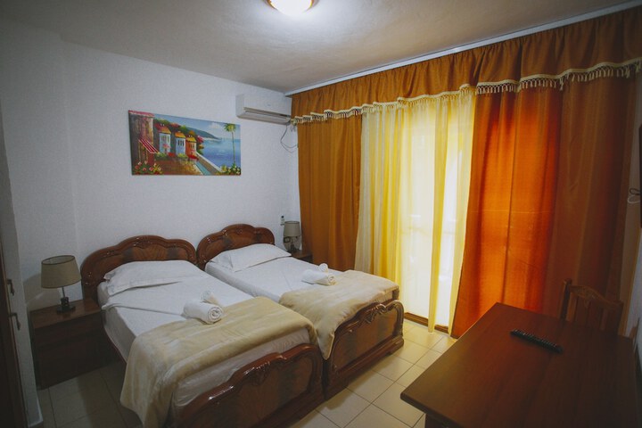 Room 10 of 51
