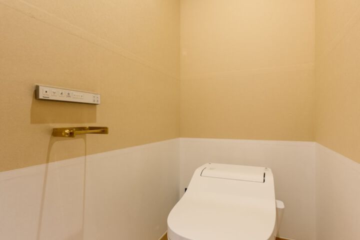 Room 11 of 83