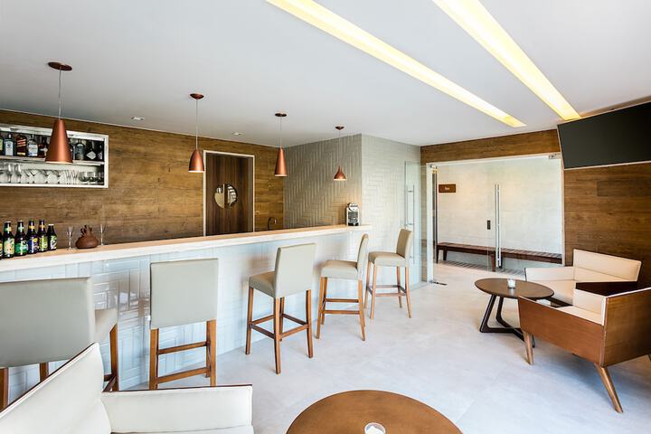 Lounge 68 of 90
