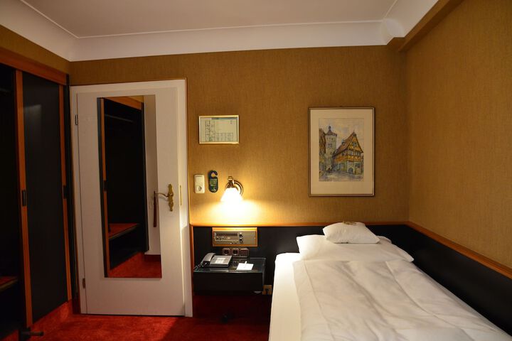 Room 13 of 47