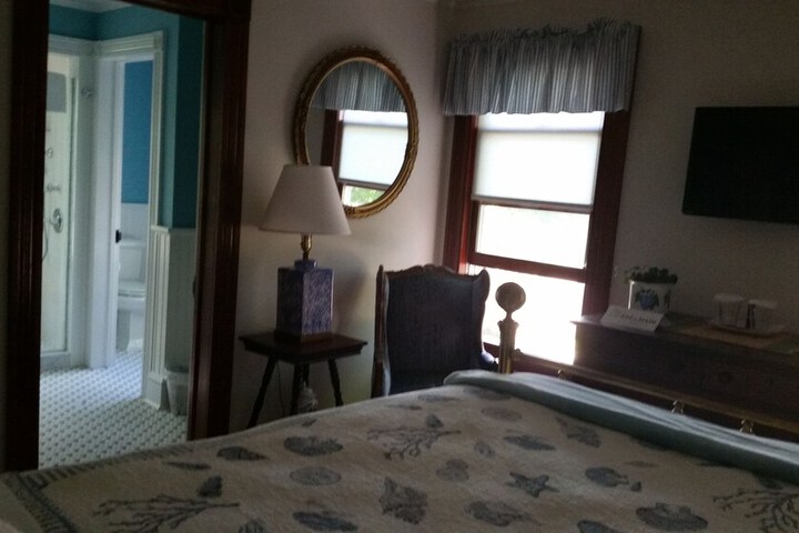 Room 11 of 29
