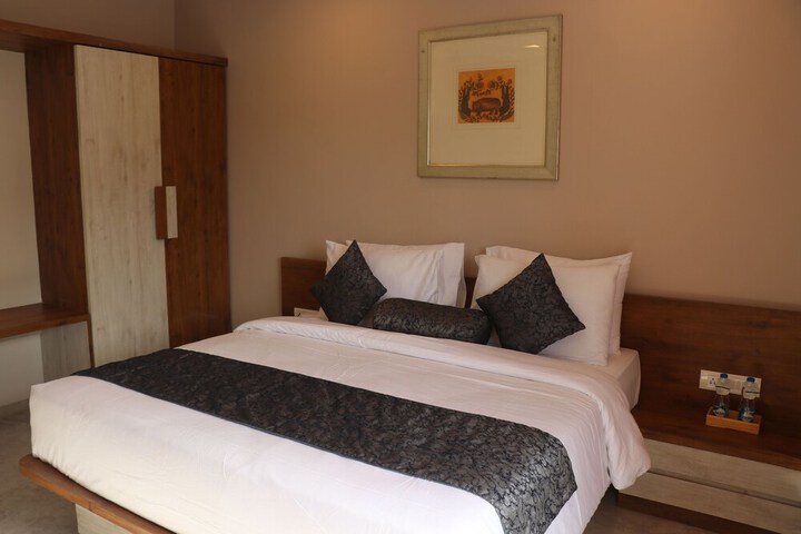 Room 9 of 27