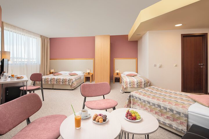 Room 10 of 87