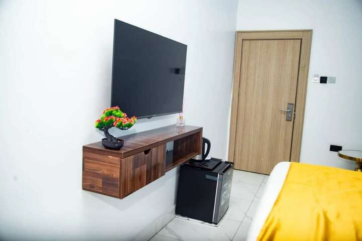 Room 2 of 31