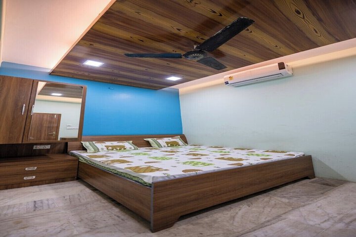 Room 10 of 25