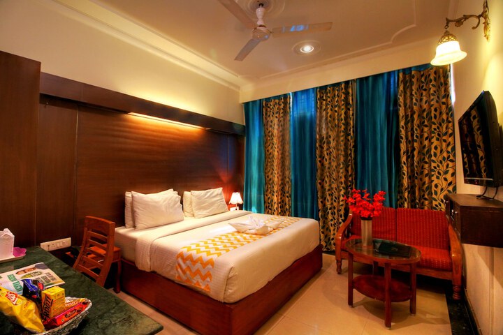 Room 5 of 12
