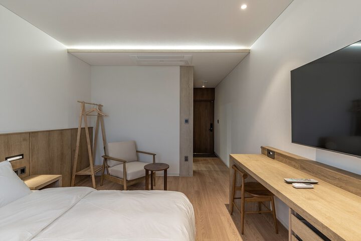 Room 9 of 24