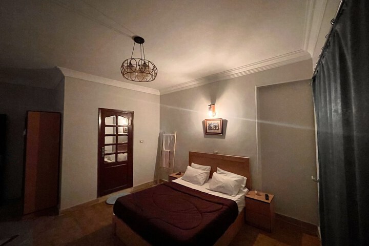 Room 32 of 37