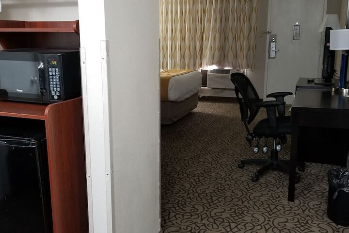 Room 17 of 46