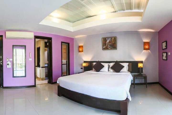 Room 10 of 106