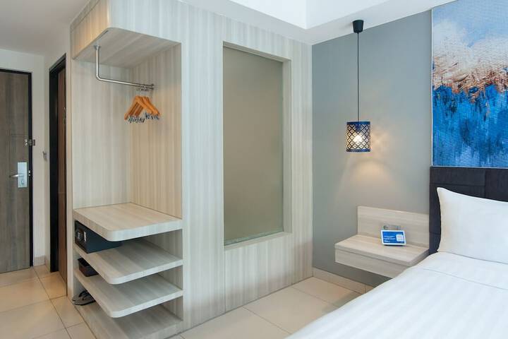 Room 13 of 63