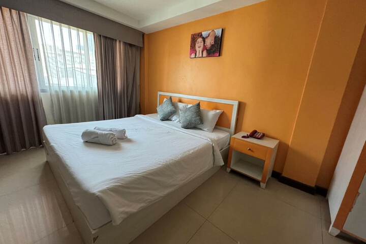 Room 12 of 27