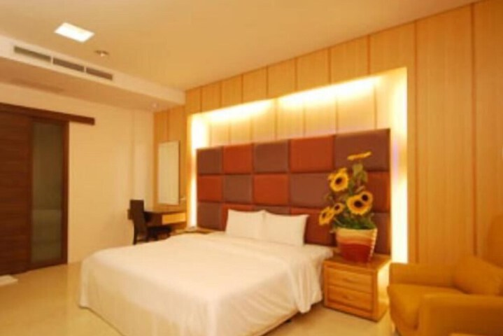 Room 33 of 79