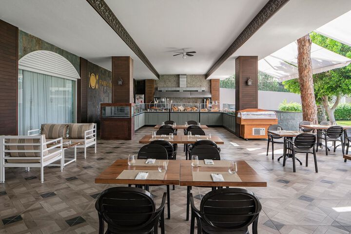 Dining 190 of 225
