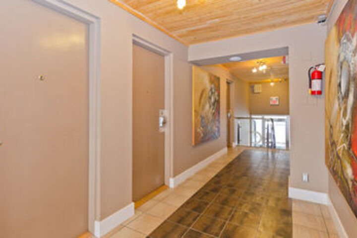Hotel Interior 9 of 33