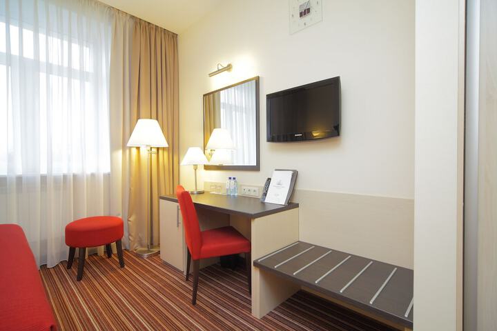 Room 16 of 72