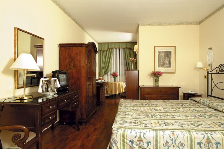 Room 3 of 65