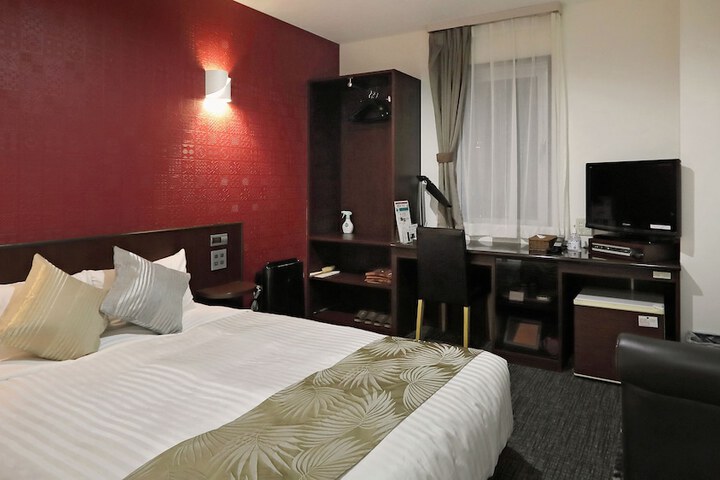 Room 33 of 97