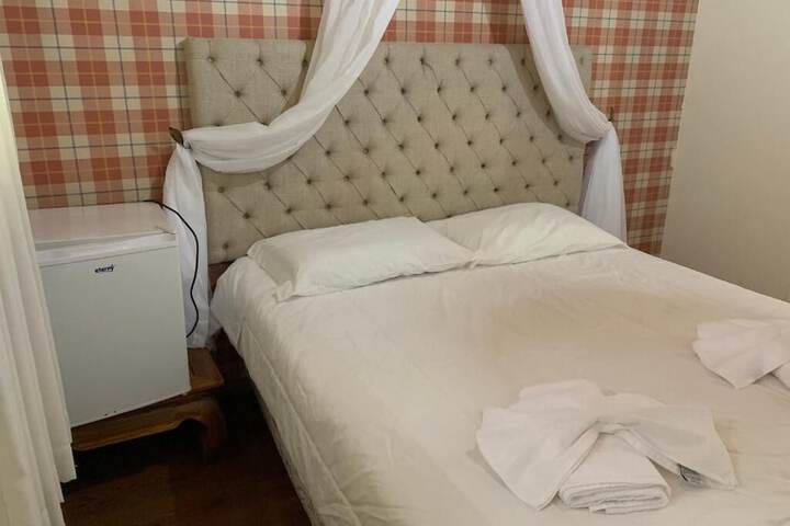 Room 2 of 49