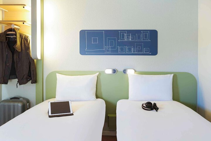 Room 15 of 27