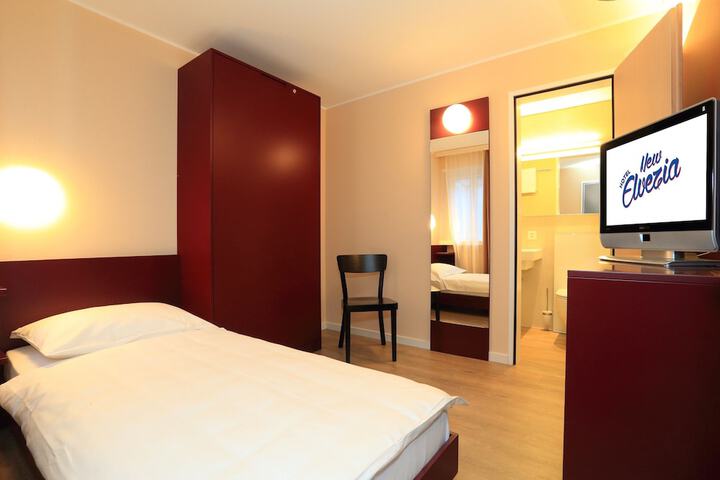 Room 15 of 51
