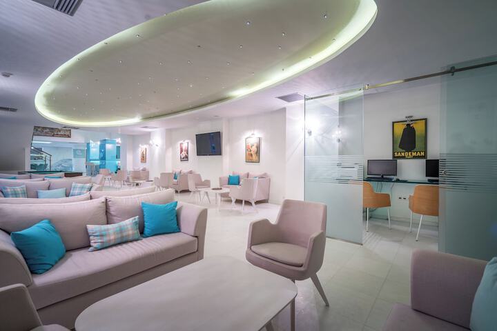 Entrance & Lobby