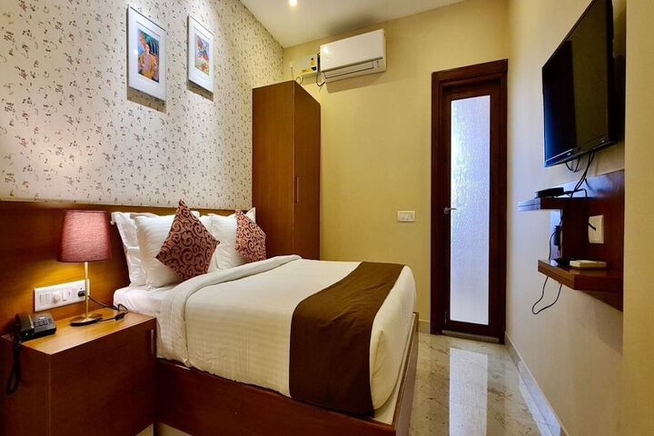 Room 4 of 19