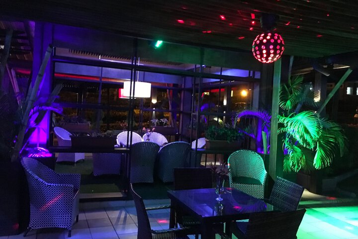 Lounge 9 of 12