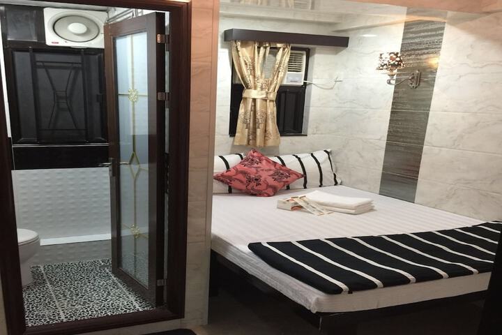 Room 32 of 61