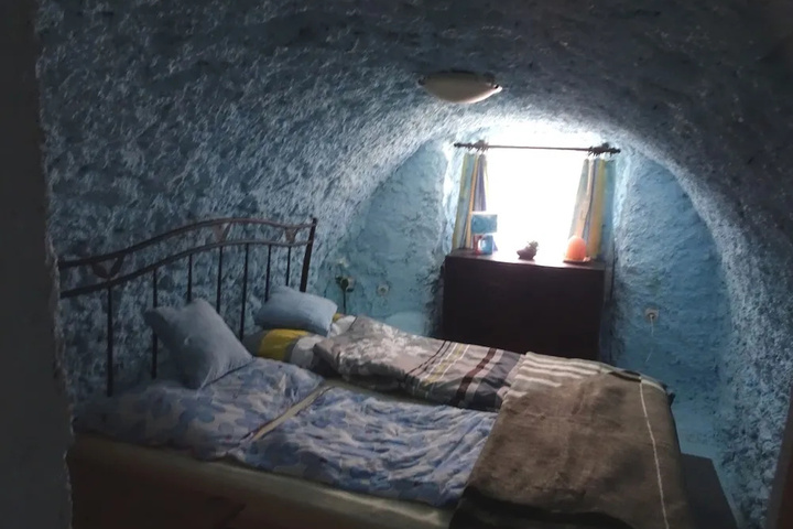 Room 5 of 12