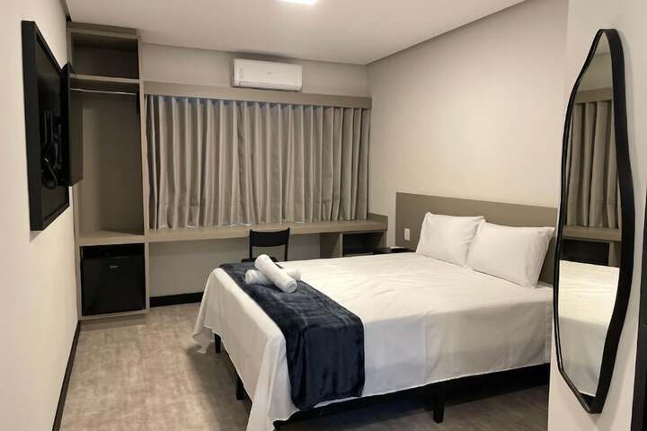 Room 10 of 28