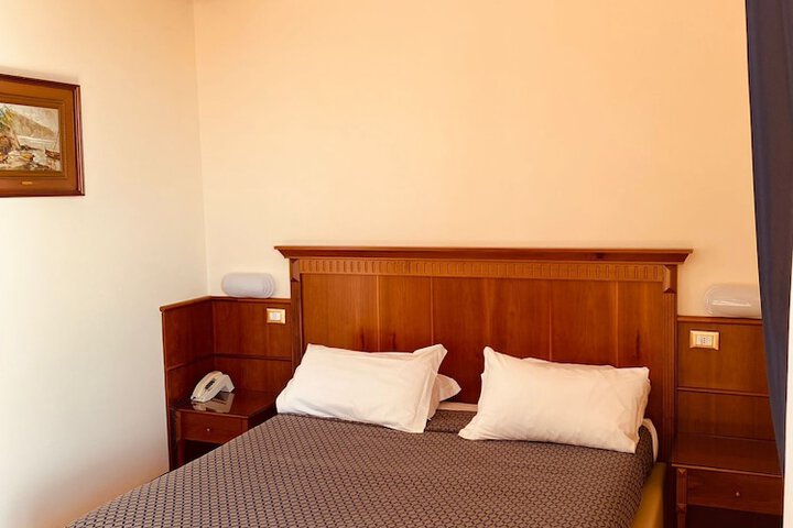 Room 15 of 40