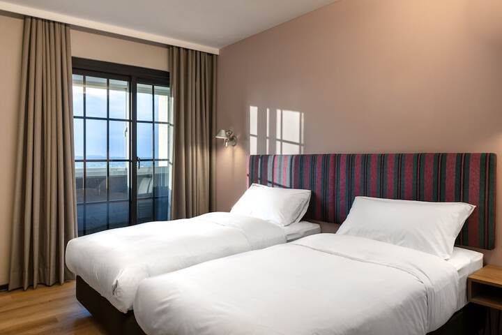 Room 18 of 26