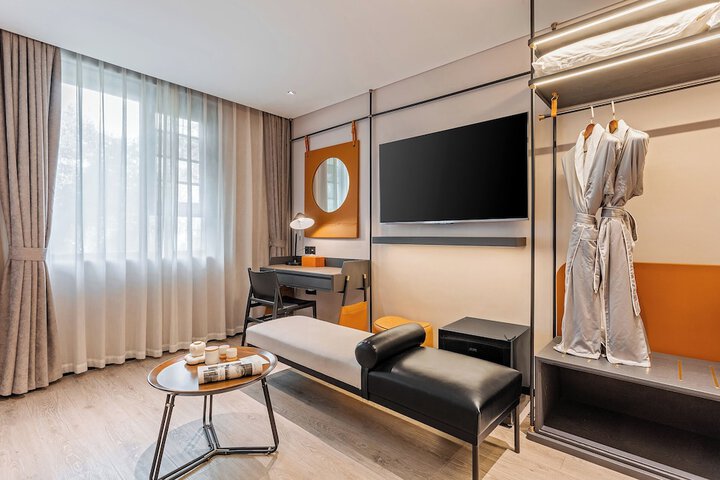 Room 26 of 101