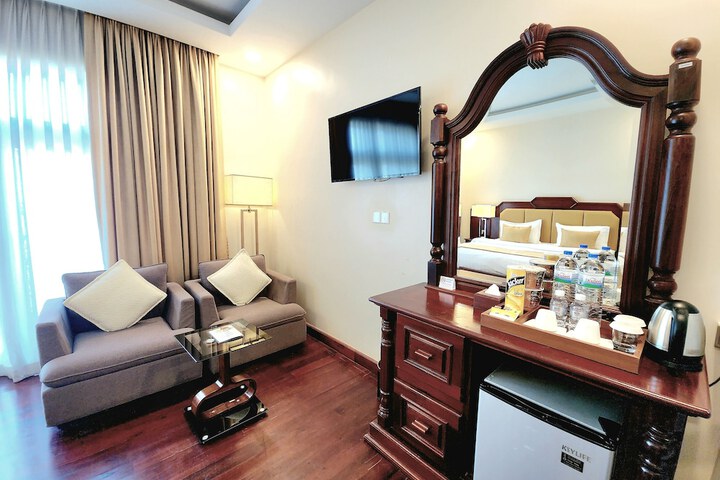 Room 53 of 142