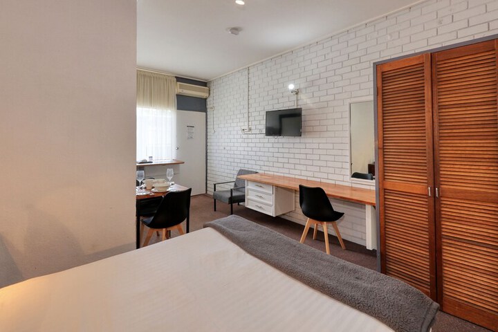 Room 3 of 25