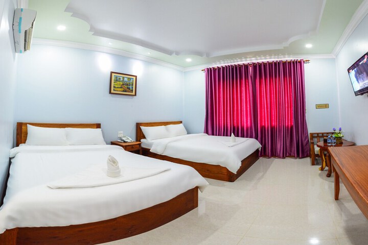Room 6 of 28