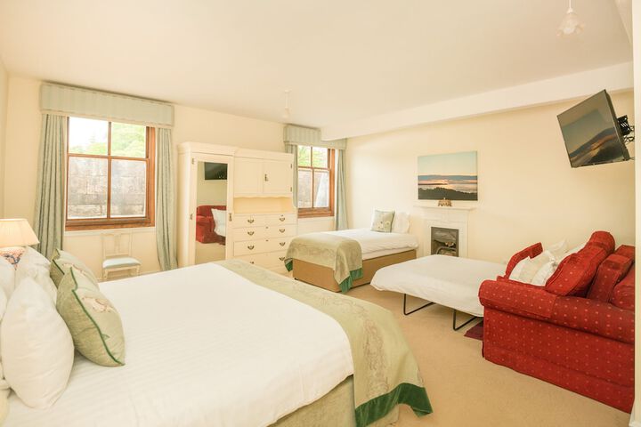 Room 156 of 373