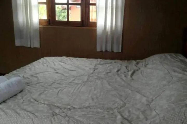Room 4 of 8