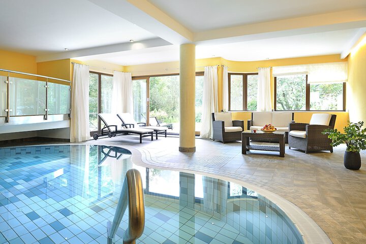 Pool 4 of 8